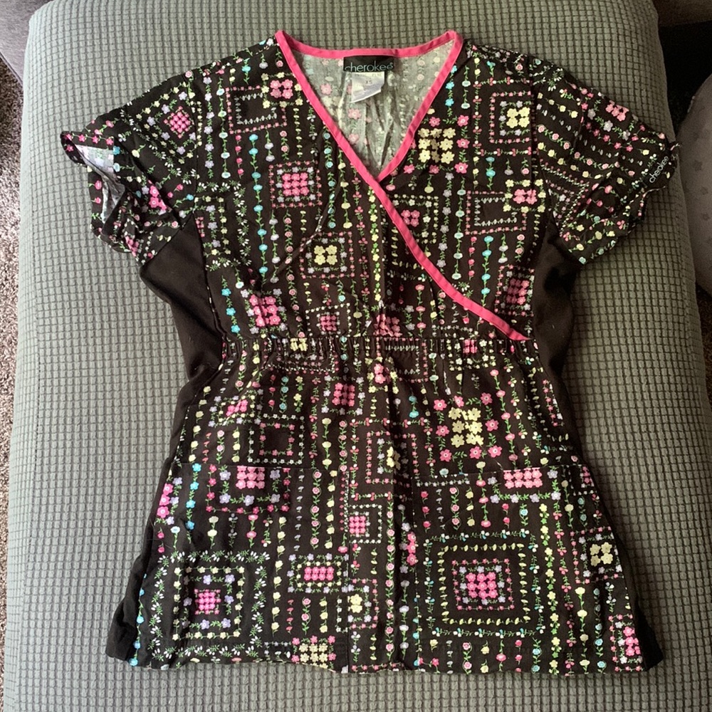 Flower scrub top